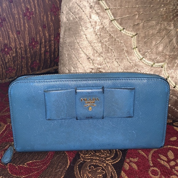 Authentic Prada long zip around bow wallet - Picture 2 of 12